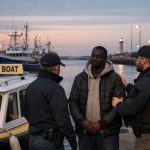 à dunkerque, un soudanais intercepté selon la nouvelle doctrine des 'taxi boat' a été finalement relaxé par la justice, soulevant des questions sur l'application de cette politique.