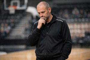 après la défaite de dijon à gravelines-dunkerque, laurent legname insiste sur l'importance de l'introspection pour les joueurs afin d'améliorer leur performance.