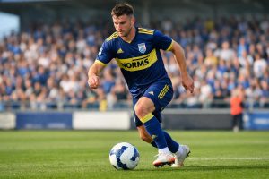 officiel : doucet rejoint dunkerque en prêt en provenance du paris fc pour renforcer l'équipe cette saison.