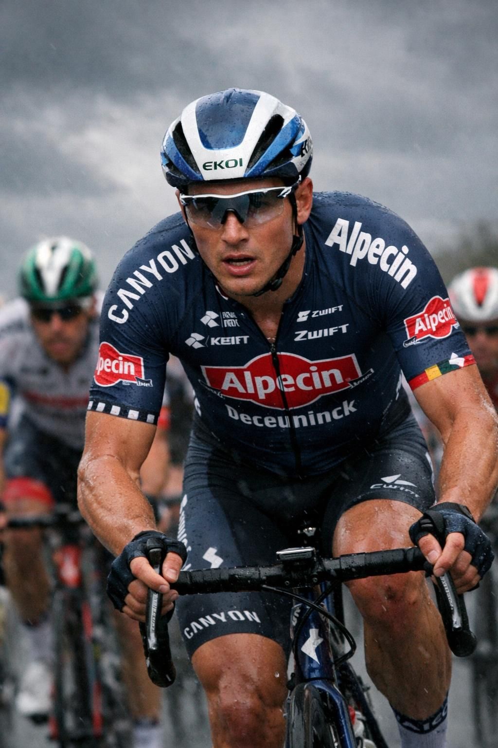 jasper philipsen prépare son printemps cycliste avec sanremo et roubaix au programme, mais sans participer au tour des flandres cette saison.