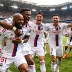 ol-lille : les gones enchaînent une 10e victoire consécutive et rejoignent l'om en tête du classement, une performance impressionnante à ne pas manquer.