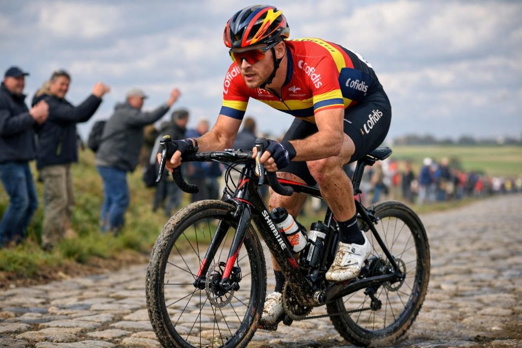 découvrez comment alexis renard se prépare pour atteindre le top 10 à roubaix, avec une saison printanière riche en espoirs et performances prometteuses en cyclisme.
