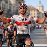 découvrez le triomphe héroïque de pogacar à milan-sanremo, où il a surmonté une chute pour décrocher sa toute première victoire en cyclisme.