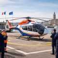 dunkerque fête l'arrivée de son nouvel hélicoptère à la station de pilotage, renforçant la sécurité et les missions aériennes dans la région.