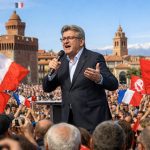jean-luc mélenchon tient un meeting à perpignan en réponse aux critiques de jordan bardella, abordant les enjeux politiques actuels et mobilisant ses soutiens.