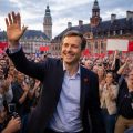 aux municipales 2026 à lille, arnaud deslandes, maire socialiste sortant, remporte une victoire éclatante sans aucune surprise, confirmant son leadership dans la ville.