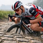 découvrez le retour de tadej pogacar sur les célèbres pavés de paris-roubaix pour une reconnaissance détaillée et stratégique avant la course légendaire.