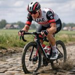 tadej pogacar intensifie sa préparation en revisitant le parcours mythique de paris-roubaix, prêt à affronter les défis légendaires de la course pavée.