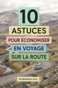 Une femme souriante conduisant sa voiture lors d'un road trip decoré de paysages naturels