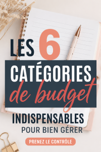 Femme souriante tenant un carnet de budget et un stylo, prête à gérer ses finances