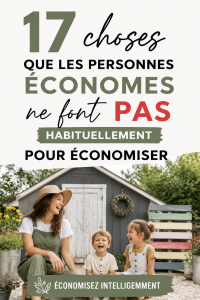 Une femme souriante examinant une liste de dépenses pour économiser