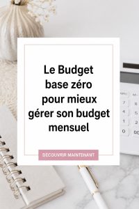 femme consultant un budget mensuel avec un ordinateur