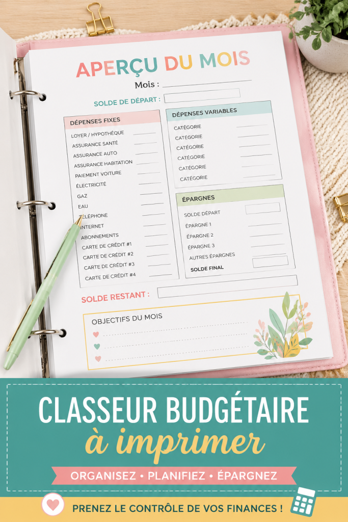 Une femme souriante utilisant son carnet de budget imprimable pour gérer ses finances.