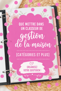 Classeur de gestion bien organisé sur une table, illustrant l'organisation à la maison