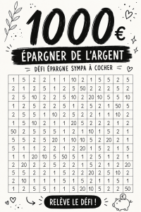 Femme souriante réalisant un défi d'économie à la maison, entourée de matériel de planification budgétaire.