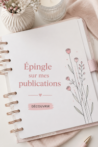 Une femme souriante explore des idées créatives sur Pinterest avec son smartphone.