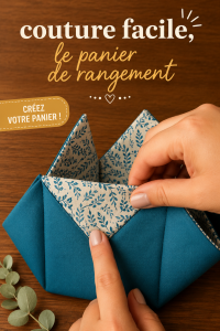 Panier de rangement coloré en tissu fait maison sur une table