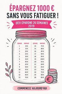 Femme souriante regardant un plan de budget avec des billets de banque