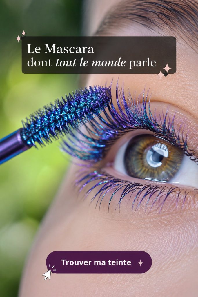 Gros plan sur un œil féminin maquillé avec un mascara scintillant aux teintes bleues et violettes.