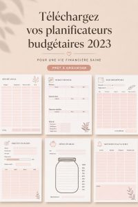 Image d'un planificateur de budget gratuit pour 2023 avec des notes et stylos.